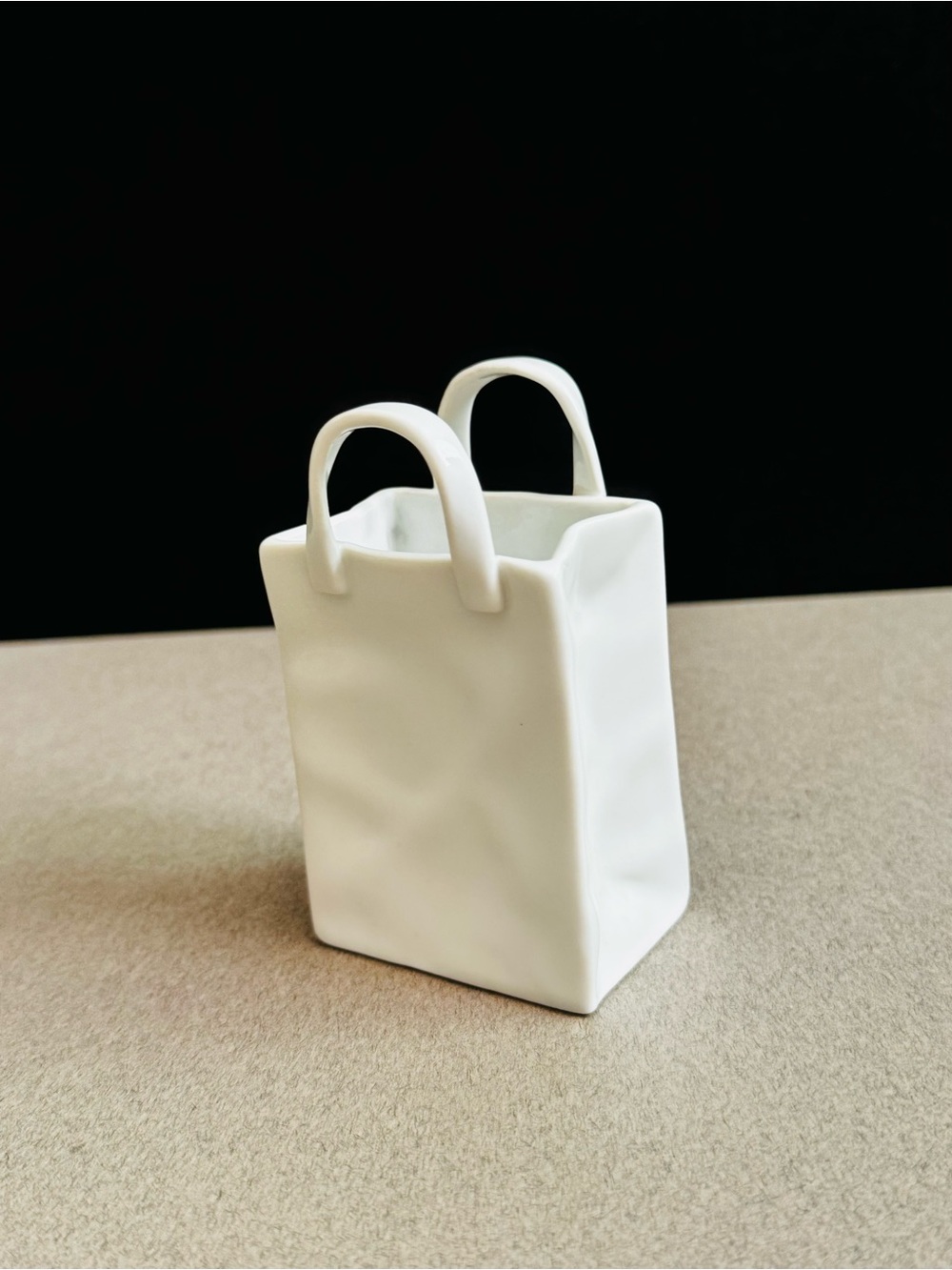 VTG mini ceramic shopping bag decor
